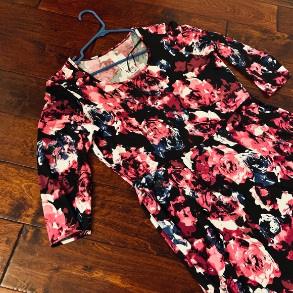 (SOLD) 3/4 Sleeve Floral Print Dress, Large - Picture 2 of 4